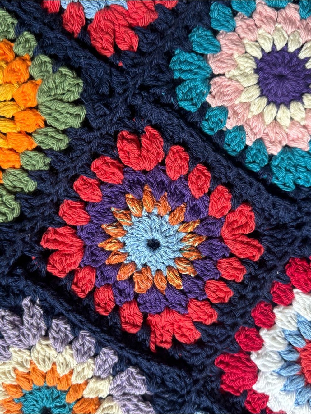 Vintage 1970’s Handmade Crochet Large Cottagecore Quilt Bag - Picture 8 of 9
